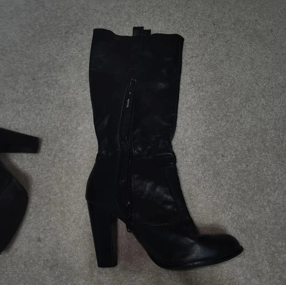 Black heeled leather boots size 8.5 - Picture 3 of 6